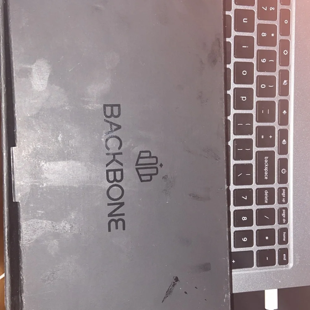 Backbone Gaming Controller - Picture 3 of 4